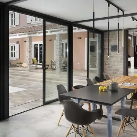 Feel Good Residence On The Sunny Plateau In Taormina Willa